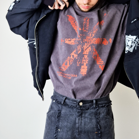 INTERVENTION T-SHIRT: DUST